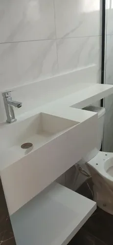 Pia esculpida em porcelanato 60x40 com extensão de 60x15
