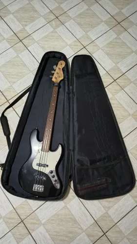 Baixo Fender Squier Affinity JB Fretless turbinado + case e acessórios