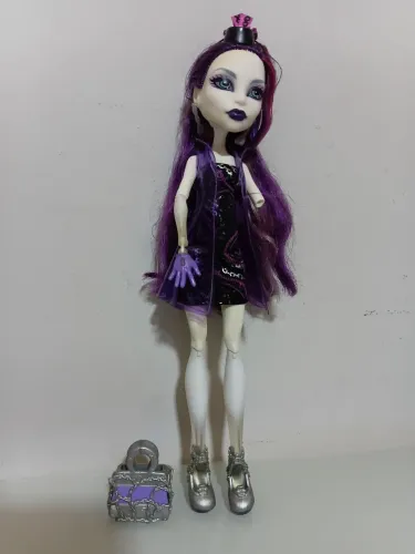 Boneca Monster High Spetra Vondergeist Ghouls Night