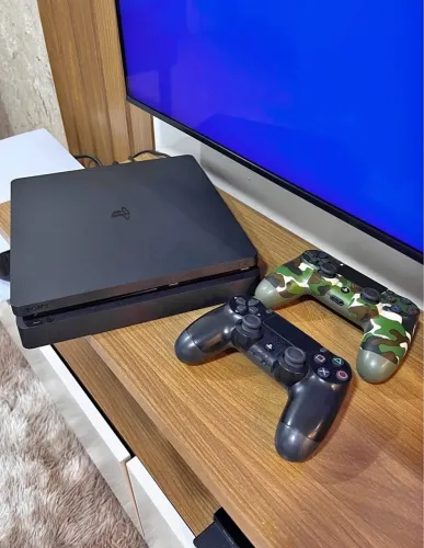 Vendo ou Troco PS4 Slim 1tb Novinho Completo com Dois Controles 