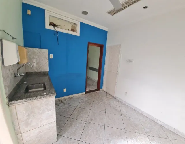 Sala Comercial com Custo-Benefício Imbatível no Calçadão de Nova Iguaçu - a 150m da Estaçã