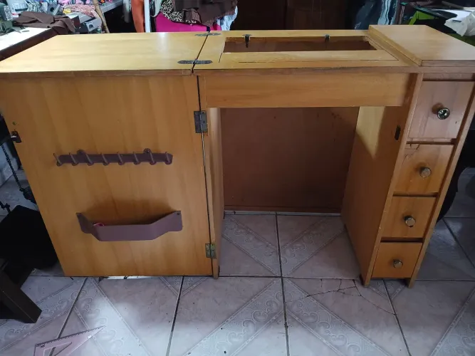 Móvel de de costura singer 400 reais.