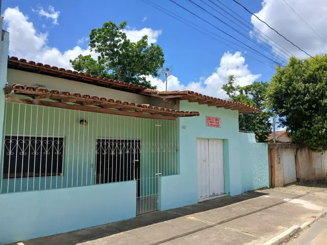 Vende-se casa, ótima localidade.