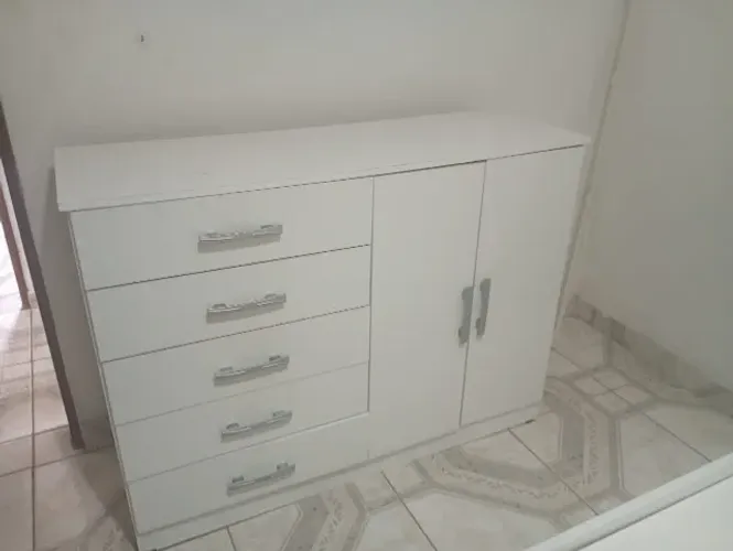 Cômoda branca 5 gavetas + armário