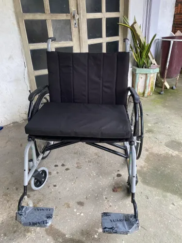 Cadeira de rodas tamanho grande
