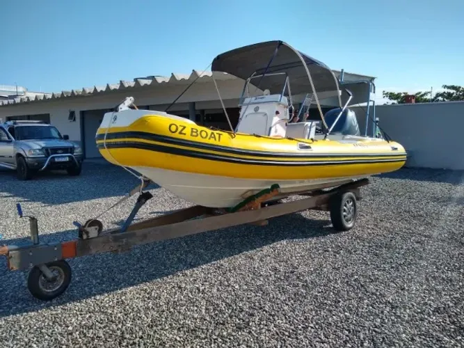 Barco Inflável Zefir com motor Yamaha 200hp