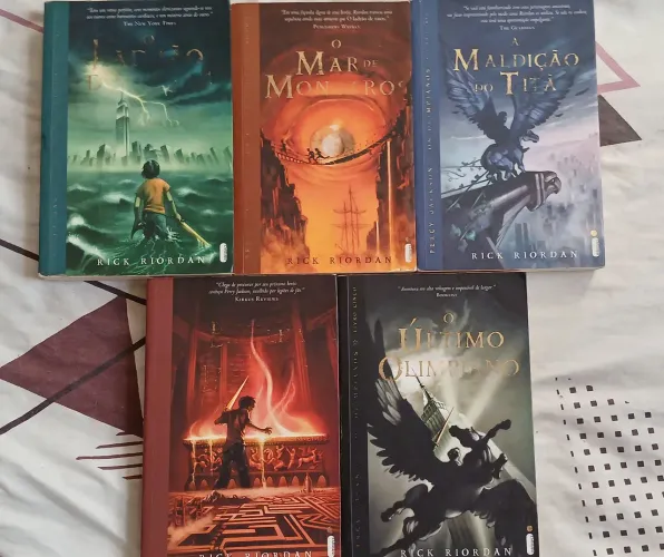 Primeira saga de livros Percy Jackson, versão antiga!!