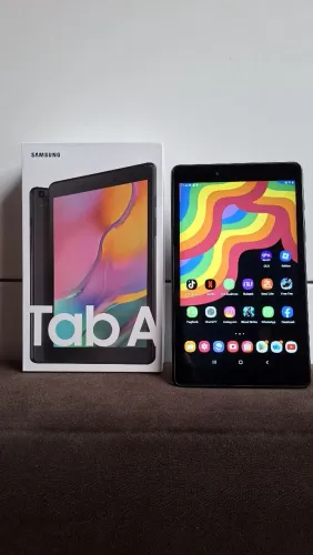 TABLET Na Caixa Samsung TAB A 8 polegadas chip 4G faz ligacao 32Gbs (Act cartao)