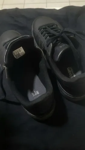 tenis adidas front court