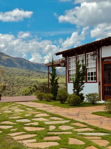 Casa para venda tem 2400 metros quadrados com 6 quartos em Centro - Tiradentes - Minas Ger