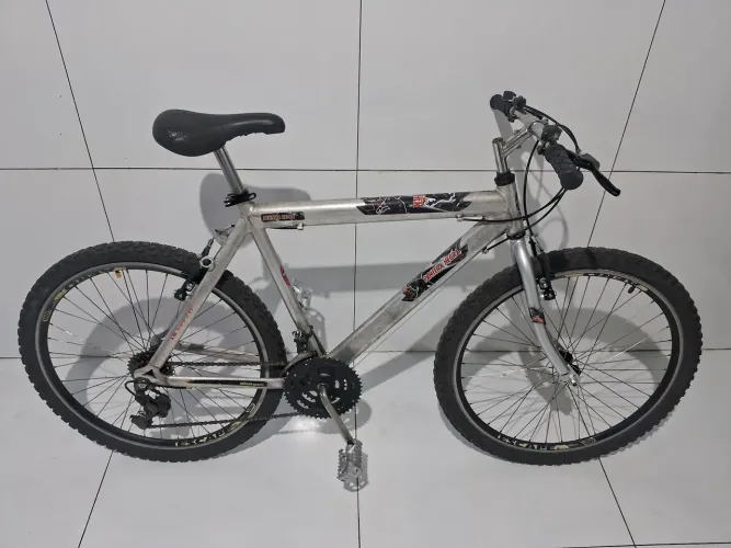 BIKE ARO 26 DE ALUMINIO TODA PERFEITA 450 PRECO NEGOCIAVEL