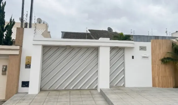 Venda ou Troca - Casa com Piscina e 3 Suítes e Hidromassagem em Vitória da Conquista