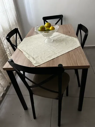 Mesa de 4 cadeiras
