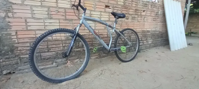 Bicicleta aro 26 com defeito e funcionando
