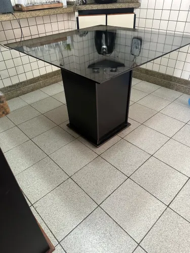Mesa quadrada pé madeira mdf com vidro grande