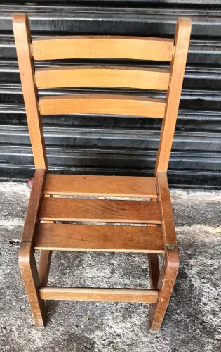 1 CADEIRA MADEIRA MACIÇA PESADA 95 x 47 x47cm *ANOS 80* VINTAGE