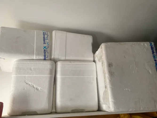 Vendo caixa de Isopor