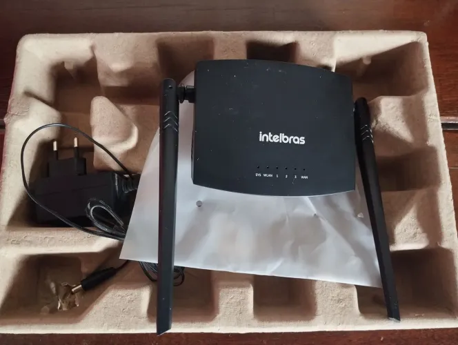 Roteador wi-fi Intelbras com 2 antenas