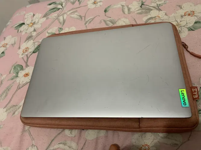 Notebook Lenovo em perfeito estado.