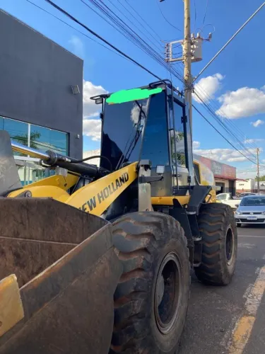 Pa Carregadeira New Holland 2019 W130B
