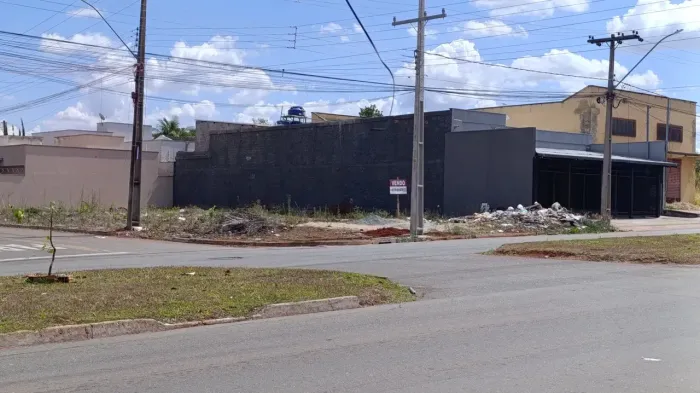 Lote de esquina a venda em Goiânia