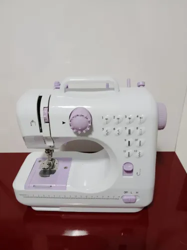 Mini Máquina de Costura