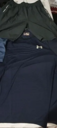 Camisas e bermudas