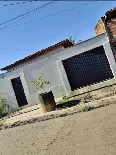 Vendes-se casa com urgência