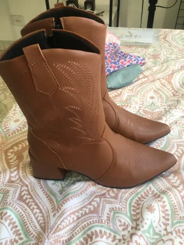 bota numeração 37