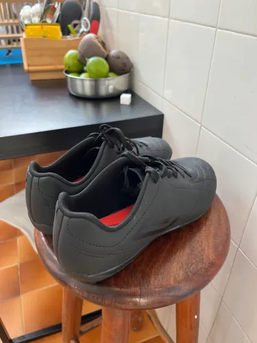 Chuteira Society Umbro Preta