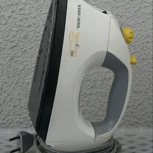 Ferro de Passar Roupas Black e Decker à Vapor Spray X560