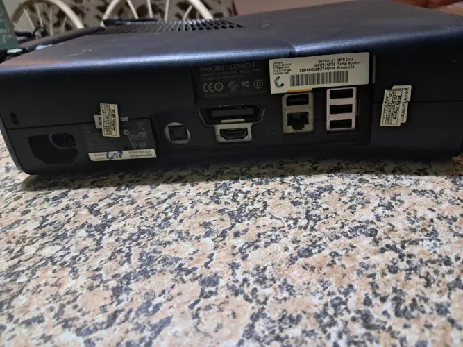 Xbox 360 Slim + 2 Controles + Fonte e Cabos