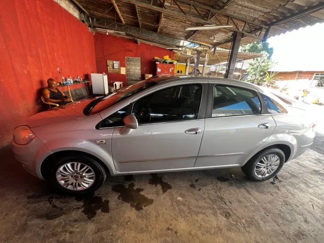 Fiat Linea Essence Dualogic 1.8 Flex 16V 4P 2012