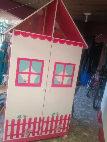 Vendo guarda roupa infantil casinha