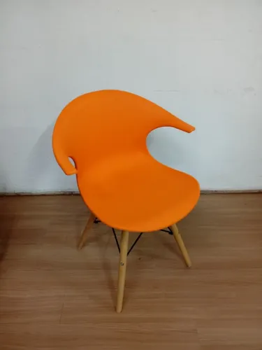 Cadeira Charles Eames New Wood Design Laranja
