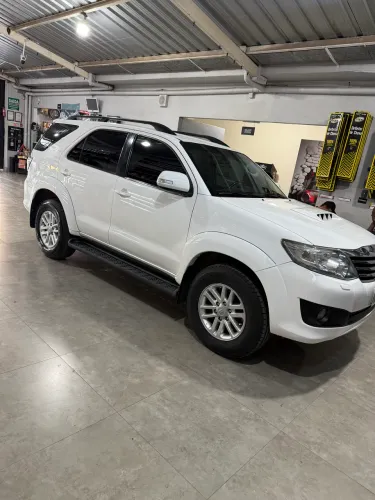 Toyota Hilux SW4 SRV D4-d 4X4 3.0 TDI Dies. AUT 2015