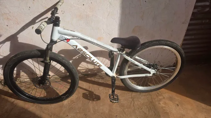 Bicicleta quadro absolute brutus com freio hidráulico