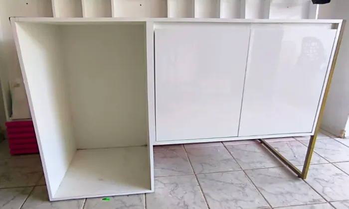 Balcão multiuso com espaço para frigobar