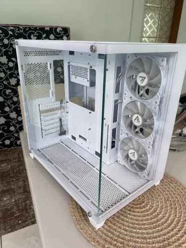 Gabinete gamer com fans