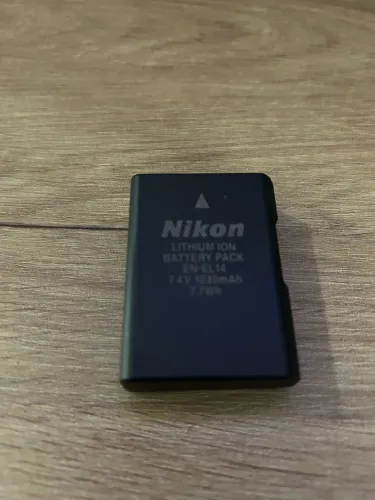 Bateria Nikon EN-EL14 (compatível com a Nikon D5100, além de D3100, D3200, D3300, D5200, 
