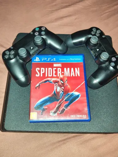 Vendo Ps4 Slim 1TB,com 2controles originais e um Jogo Mídia Física.