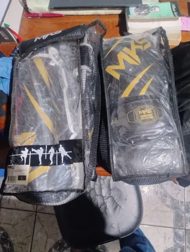 Luva e caneleira mks nova