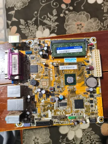 PLACA MÃE ANTIGA DDR3 COM 2 GIGAS DE RAM