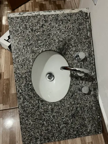 Dois lavatório de banheiro