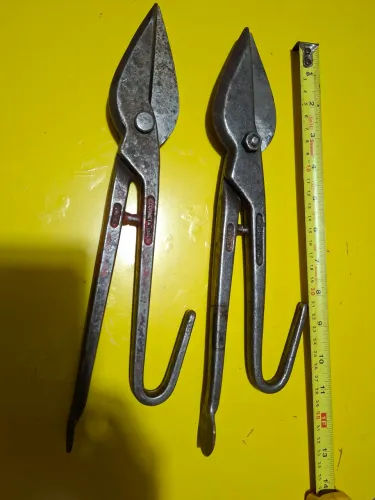Tesoura antiga corneta