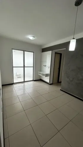 Apartamento 2 Quartos | Golden Park | Armários | Varanda com Blindex