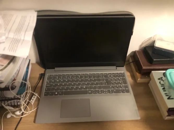 Vendo notebook usado e recente, funcionando recentemente, com carregador