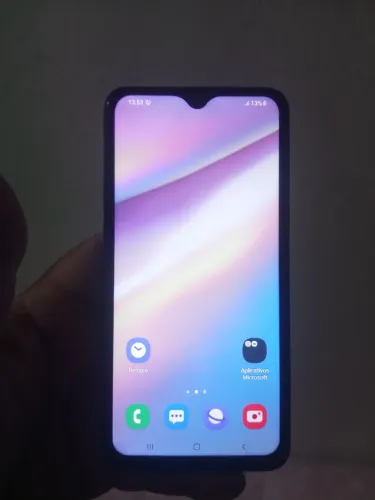 vendo celular A10S 32gb com cabo do carregador 