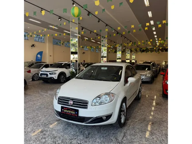 Fiat Linea Essence 1.8 Flex 16V 4P 2016