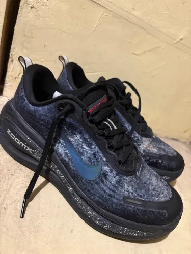 Tênis de corrida Nike Vomero Plus